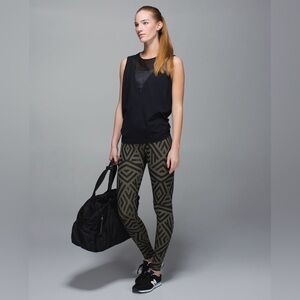 LULULEMON Athletica Black and Gray Leggings with Geometric Pattern